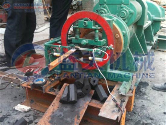 Coconut shell charcoal rod extruder machine