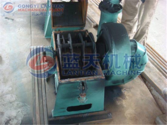 Charcoal hammer crusher