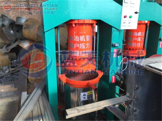 Hydraulic olive oil press machine