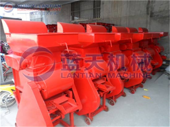 Peanut shelling machine