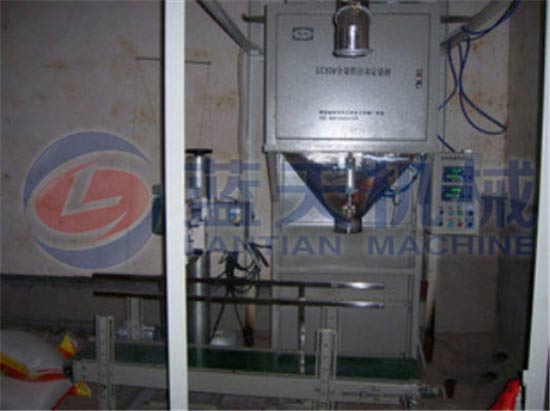 Vertical granule packing weighing machine